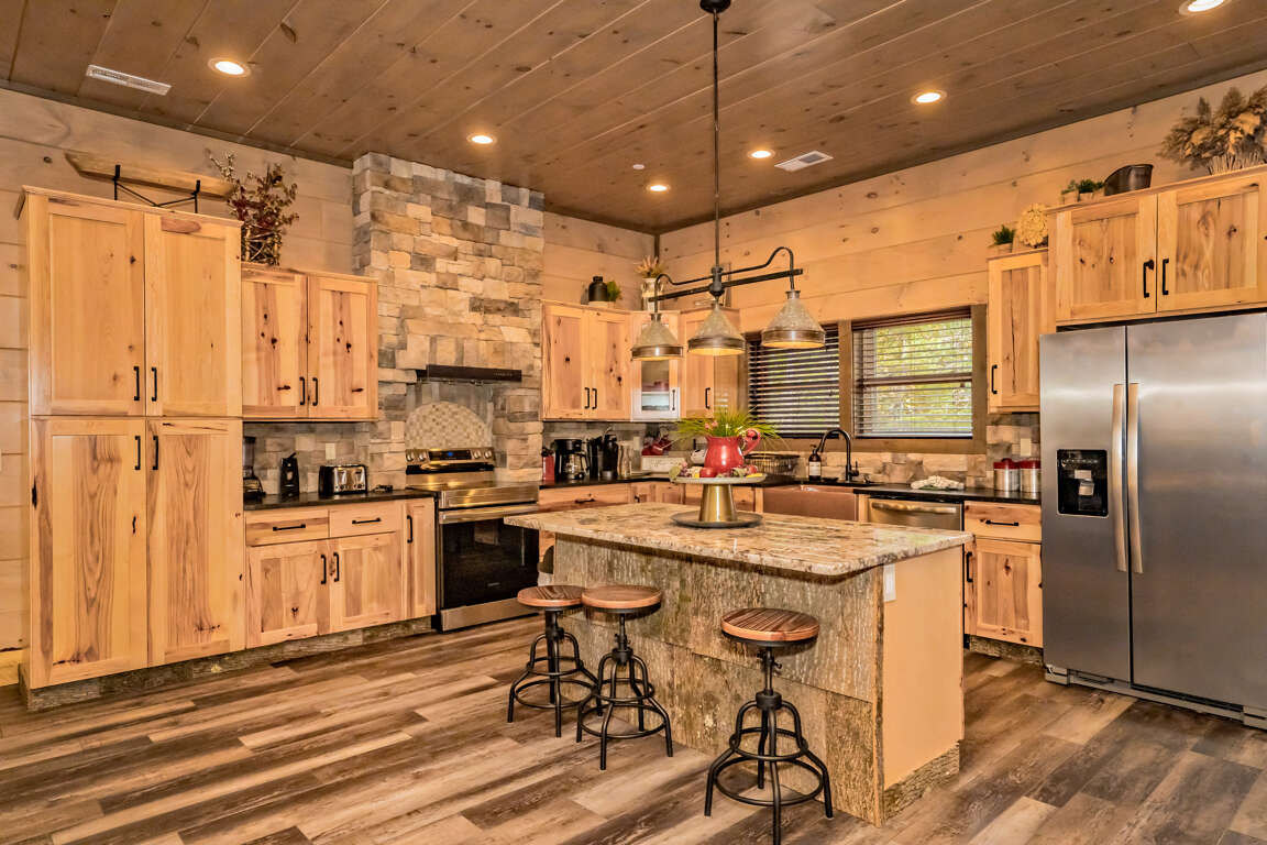 Is it cheaper to rent a cabin in Pigeon Forge or Gatlinburg?
